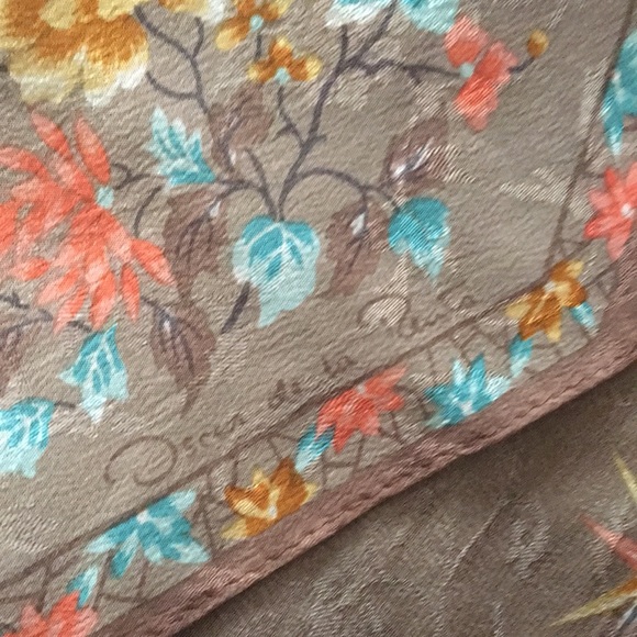 Oscar de la Renta Silk Scarf - Picture 6 of 6